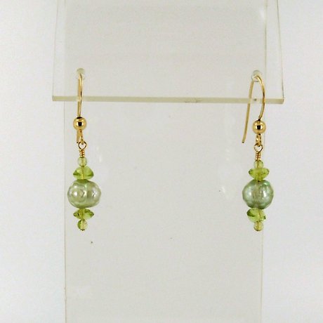 E0502 - Peridot Lanterns 1.25" - Click Image to Close