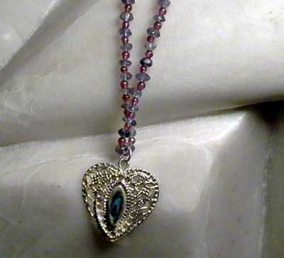 N0014 - Filagree Heart Pend on Iolite & Garnet necklace - 18" - Click Image to Close