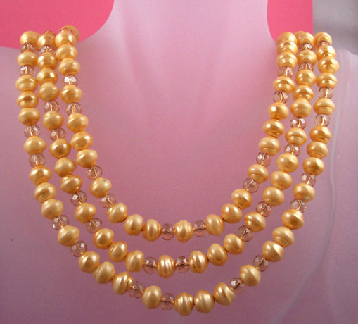 N0274 -Eggnog Necklace - 3 Strands 17" top strand - Click Image to Close